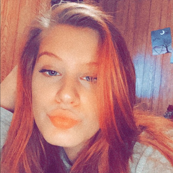 Meet your Posher, Caylee - Picture 4 of 5